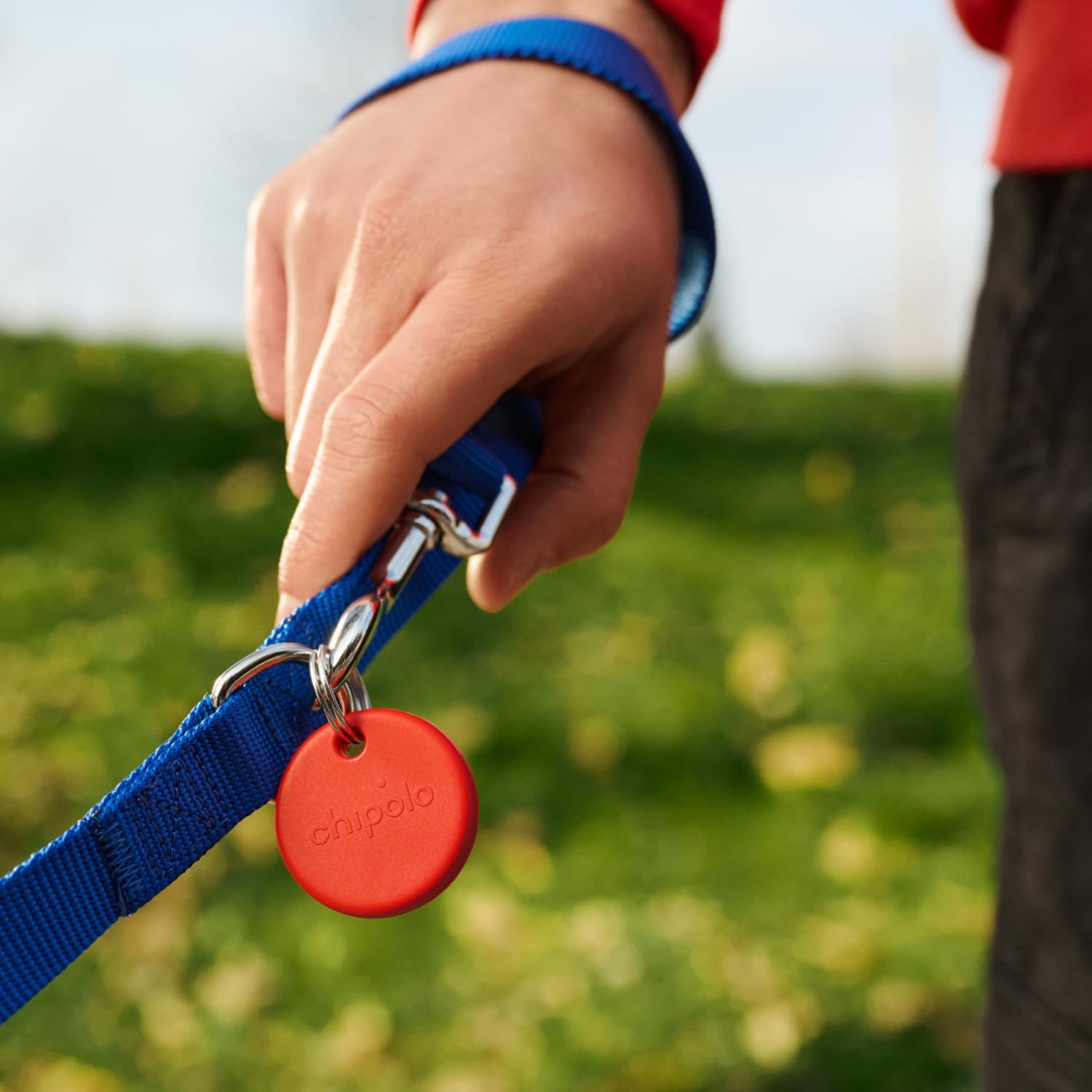 Chipolo POP 4 Pack - Tracking tag compatible with the Apple Find My or Google's Find My Device (Black, Red, White, Blue)